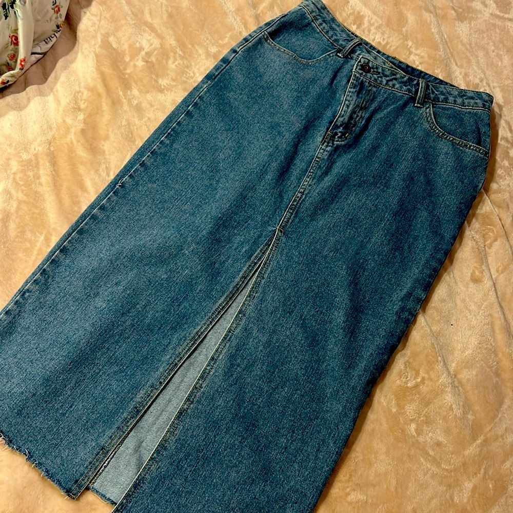 - Midi denim skirt with slit  size9/28